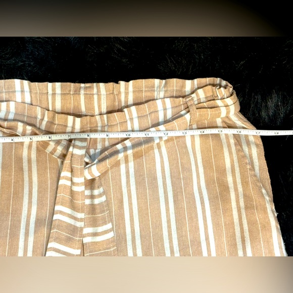Jack by BB Dakota capris pants, tan & white vertical stripes, wide leg, size M. - Picture 5 of 5